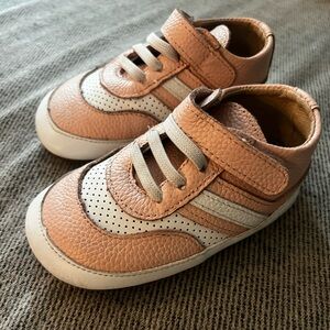 The Henry Low Top
Pink / 7 (Barefoot Sole)